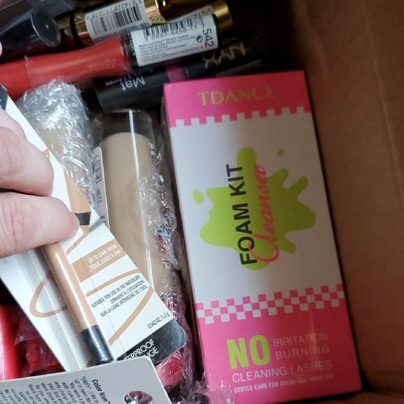 Assorted Makeup Collection - Picture 2 of 7